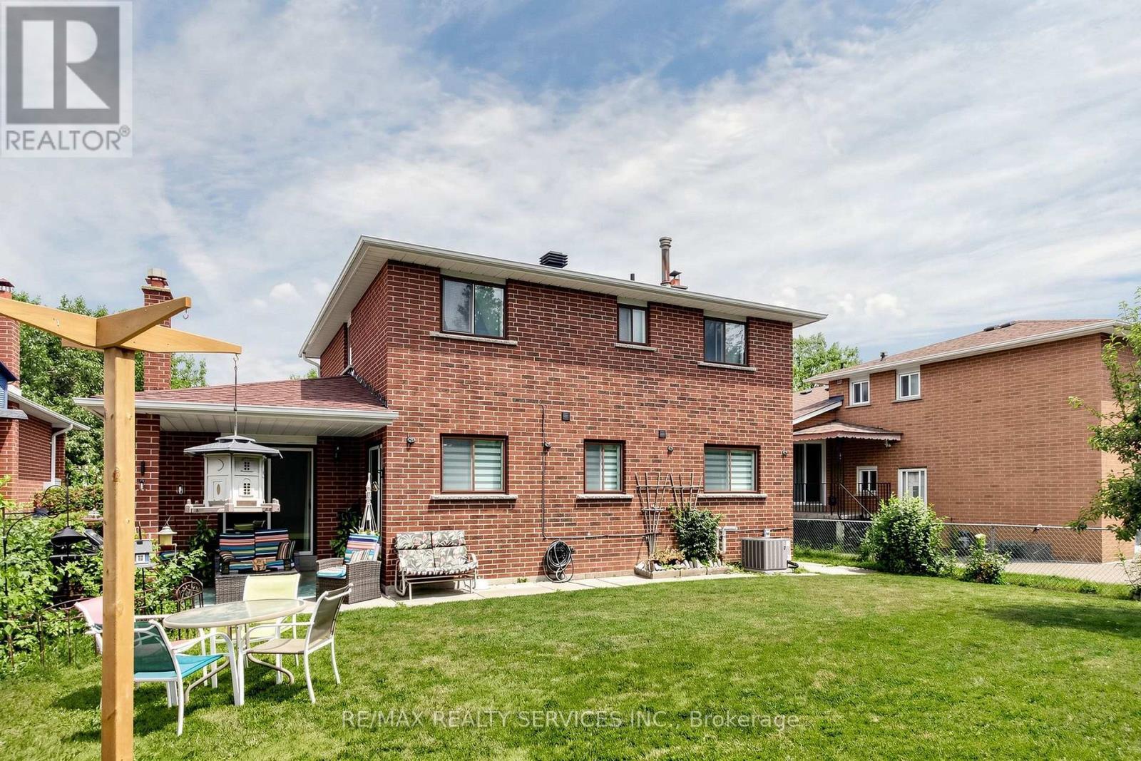 25 Malcolm Crescent, Brampton, ON - Outdoor