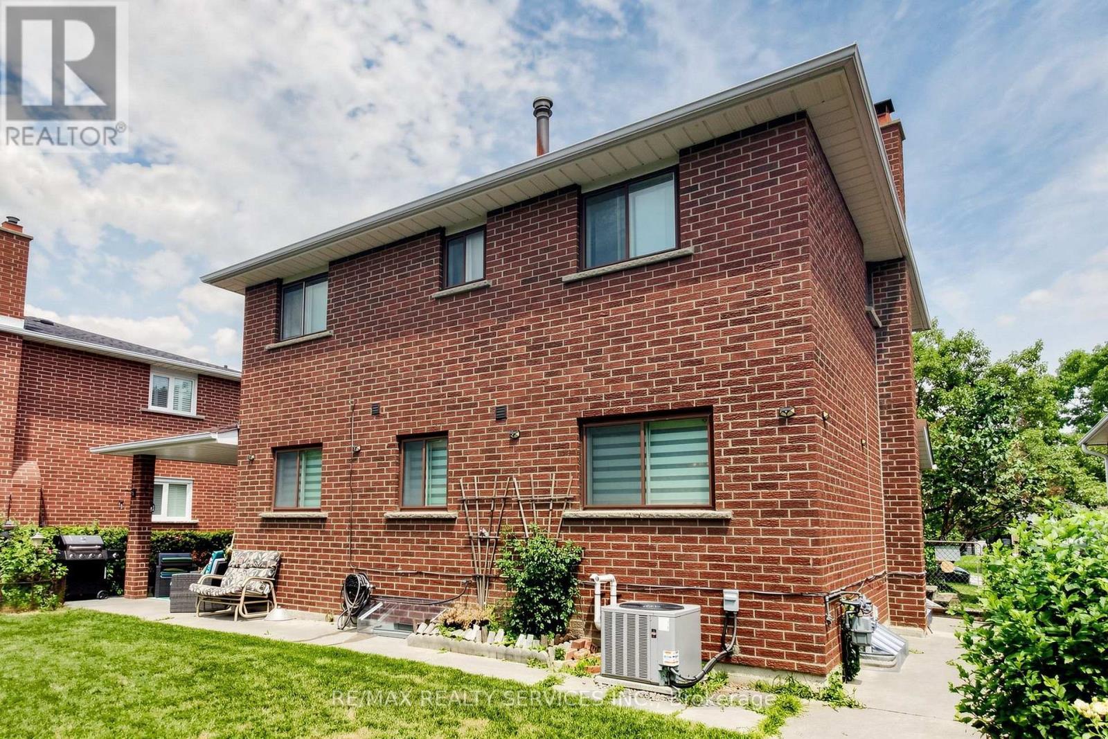 25 Malcolm Crescent, Brampton, ON - Outdoor With Exterior