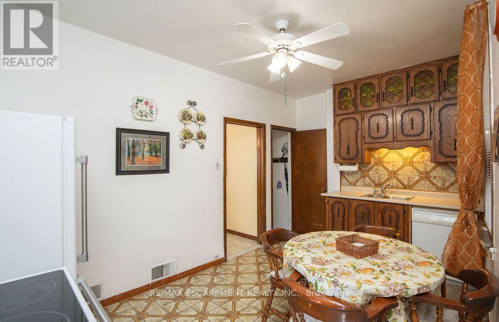 66 Sherman Avenue N, Hamilton, ON - Indoor Photo Showing Dining Room