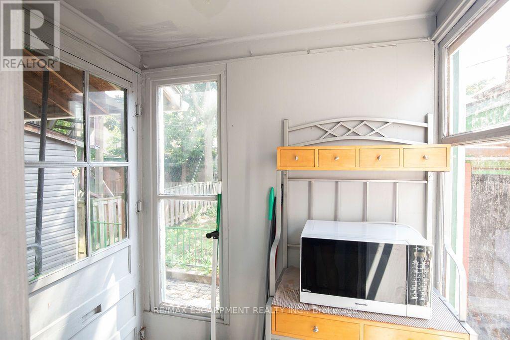 66 Sherman Avenue N, Hamilton, ON - Indoor