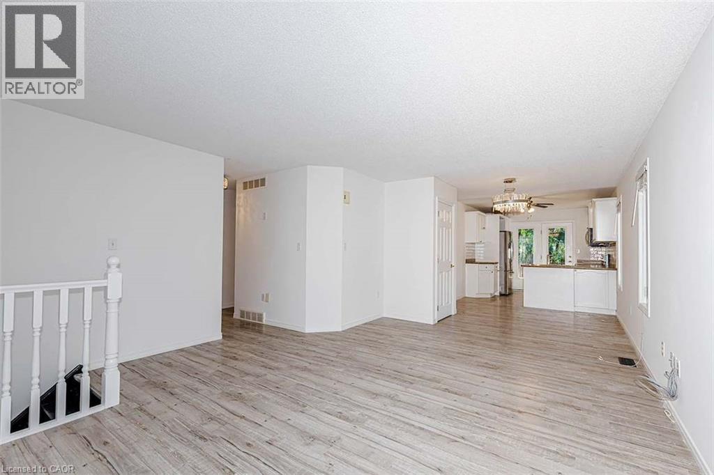 47 Queensway Drive, Strathroy, ON - Indoor Photo Showing Other Room