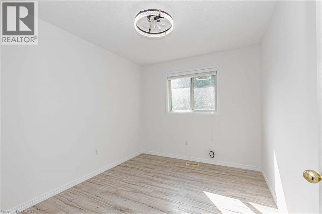 47 Queensway Drive, Strathroy, ON - Indoor Photo Showing Other Room