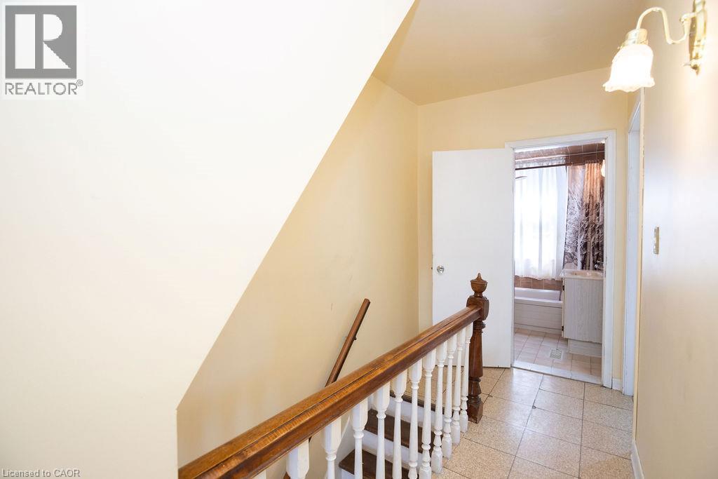 66 Sherman Avenue N, Hamilton, ON - Indoor Photo Showing Other Room