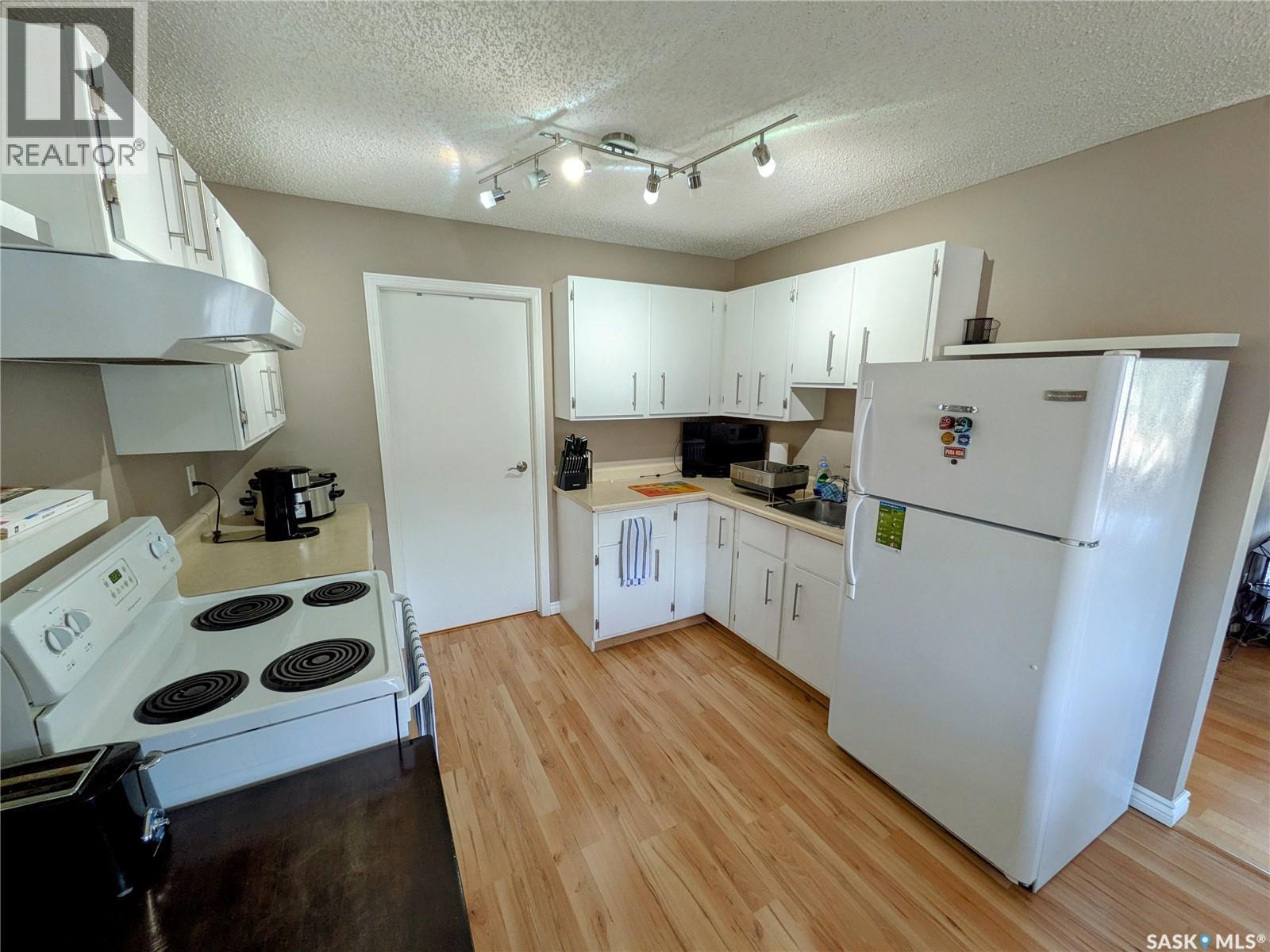 7307 Dalgliesh Drive, Regina, SK - Indoor Photo Showing Kitchen