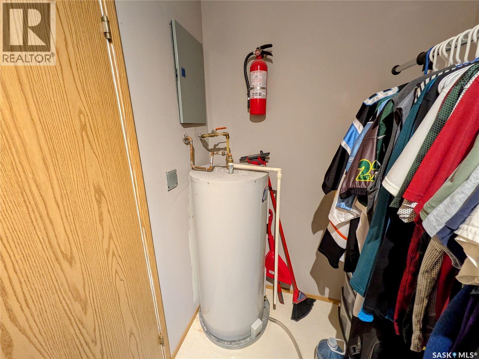 7307 Dalgliesh Drive, Regina, SK - Indoor With Storage