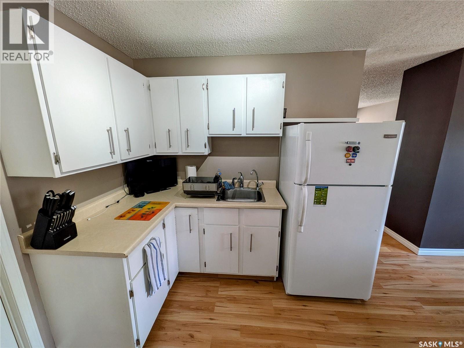 7307 Dalgliesh Drive, Regina, SK - Indoor Photo Showing Kitchen