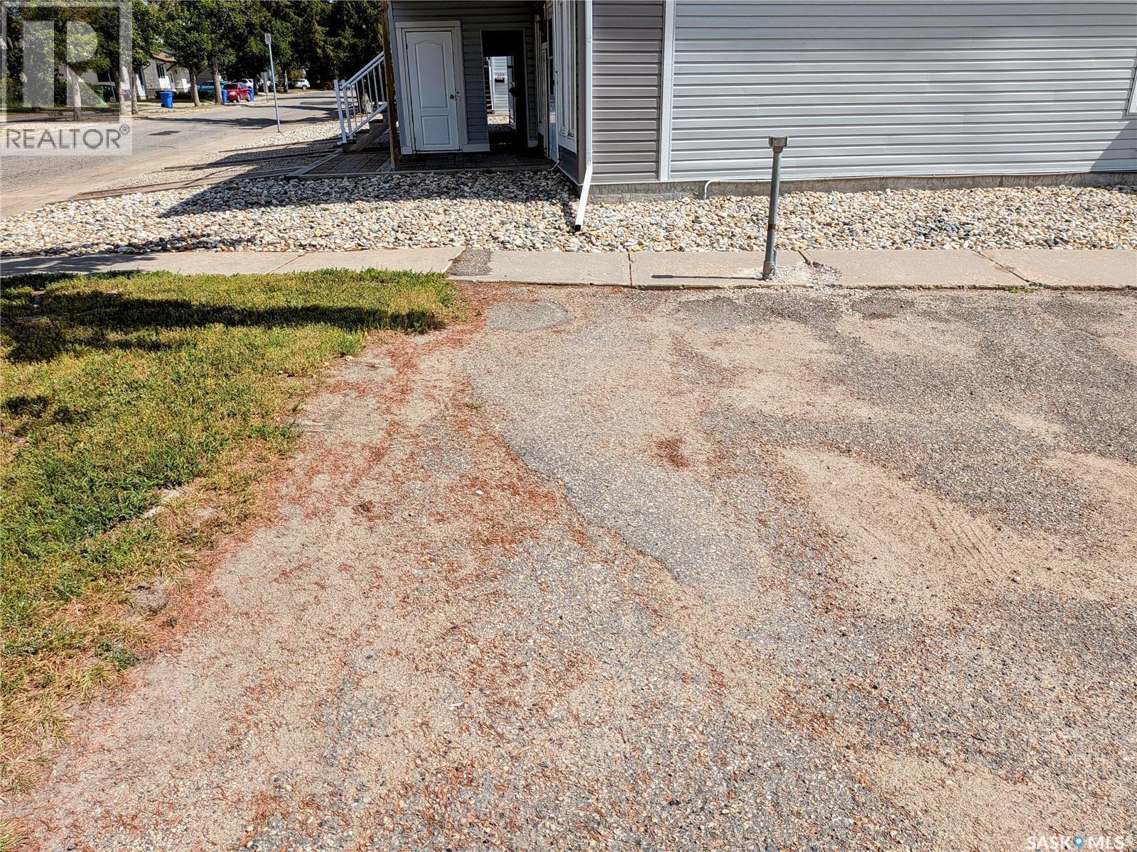 7307 Dalgliesh Drive, Regina, SK - Outdoor