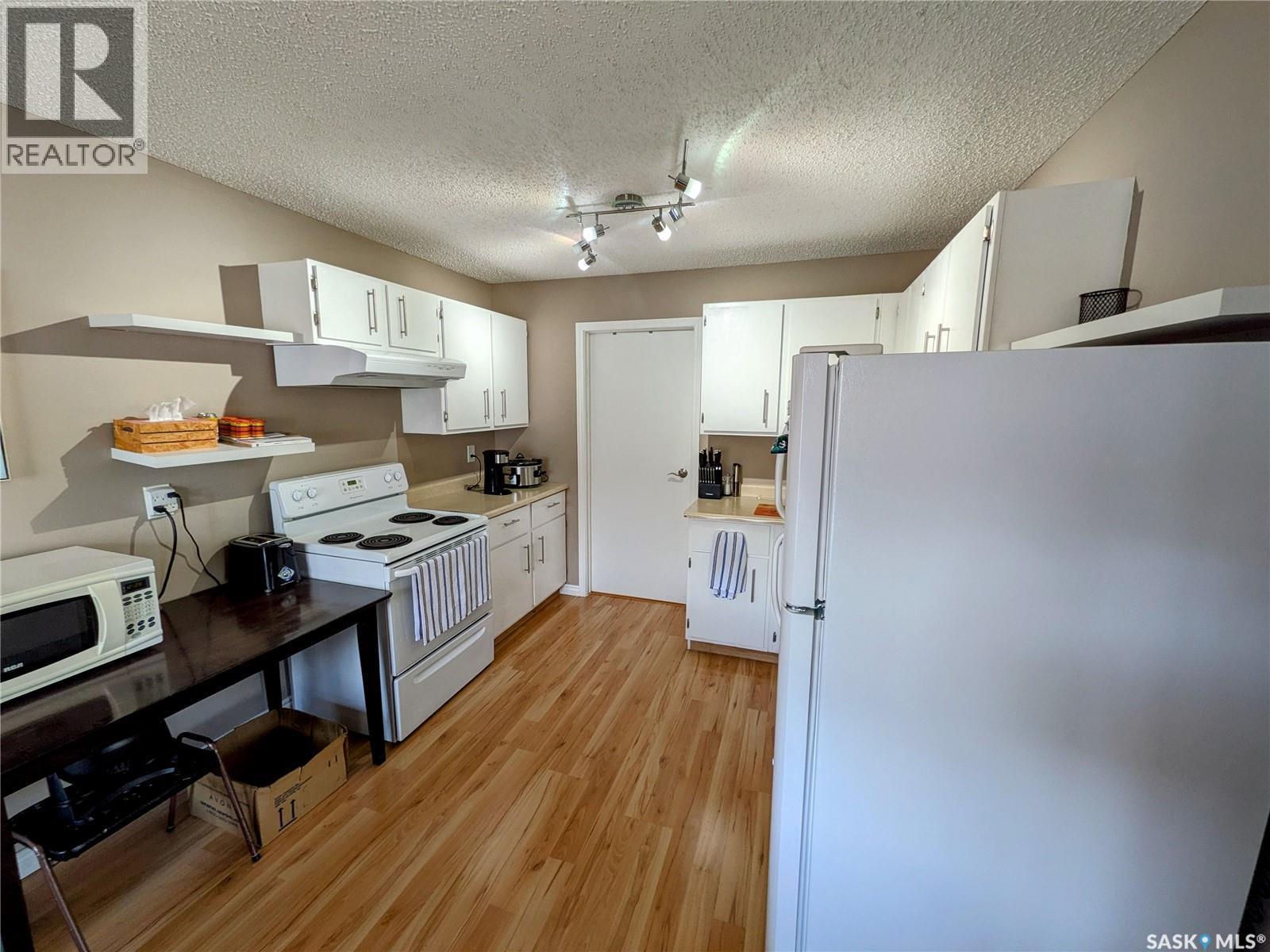 7307 Dalgliesh Drive, Regina, SK - Indoor Photo Showing Kitchen
