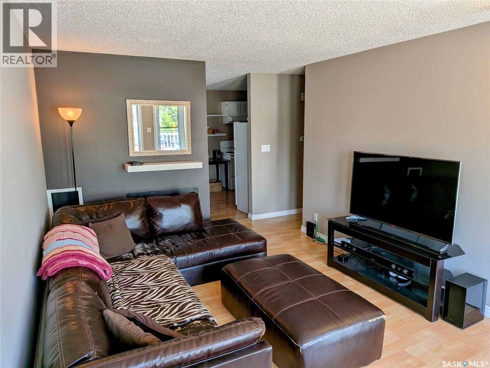 7307 Dalgliesh Drive, Regina, SK - Indoor Photo Showing Living Room