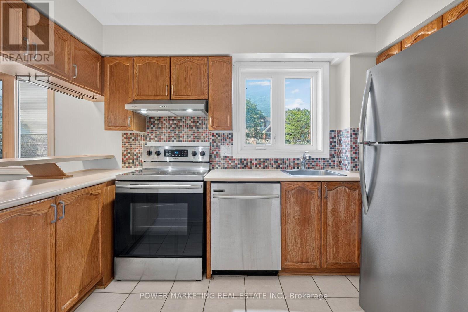 442 Briston Private, Ottawa, ON - Indoor Photo Showing Kitchen