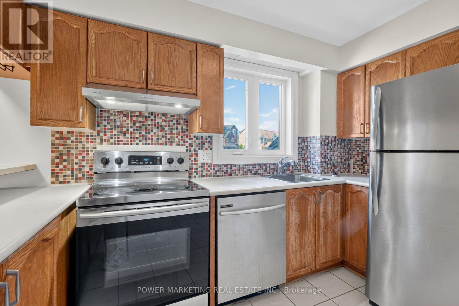 442 Briston Private, Ottawa, ON - Indoor Photo Showing Kitchen