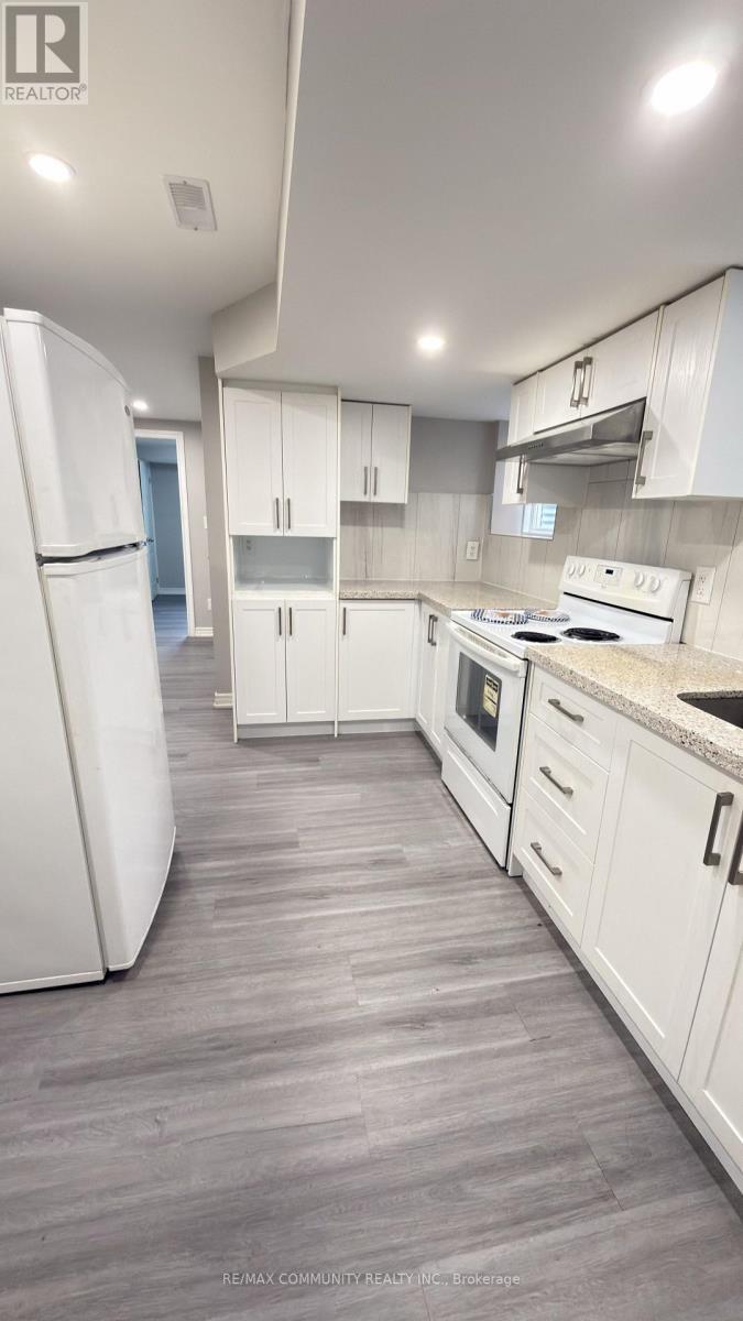 3336 Stoney Crescent, Mississauga, ON - Indoor Photo Showing Kitchen