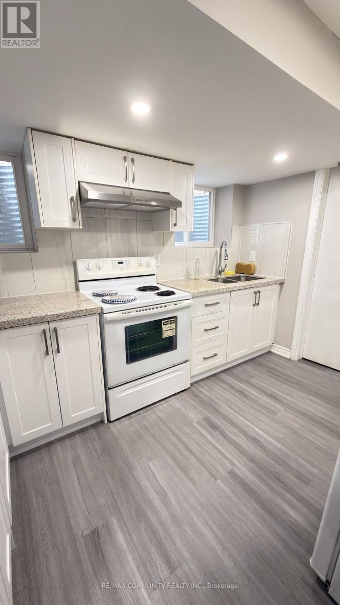 3336 Stoney Crescent, Mississauga, ON - Indoor Photo Showing Kitchen