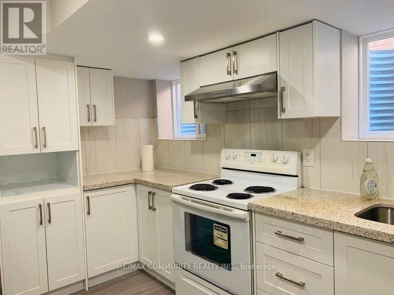 3336 Stoney Crescent, Mississauga, ON - Indoor Photo Showing Kitchen