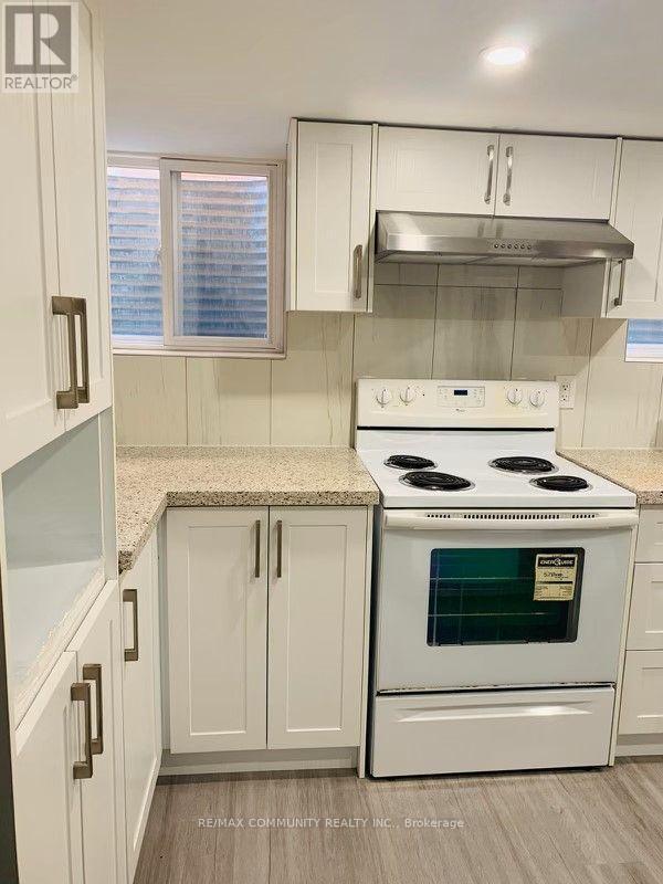 3336 Stoney Crescent, Mississauga, ON - Indoor Photo Showing Kitchen