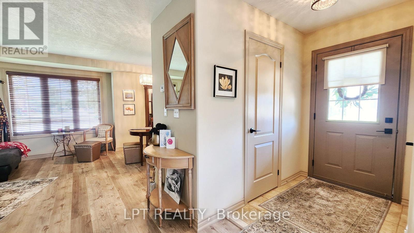 17 Silver Maple Crescent, Barrie, ON - Indoor Photo Showing Other Room