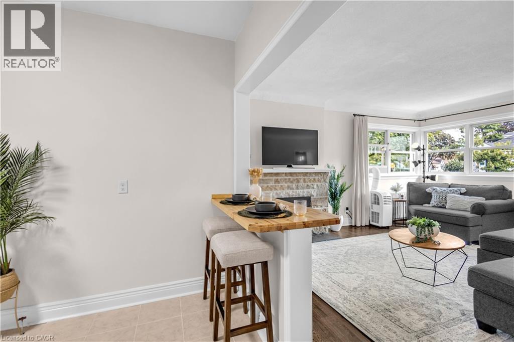 31 Scotia Avenue, Hamilton, ON - Indoor Photo Showing Living Room With Fireplace