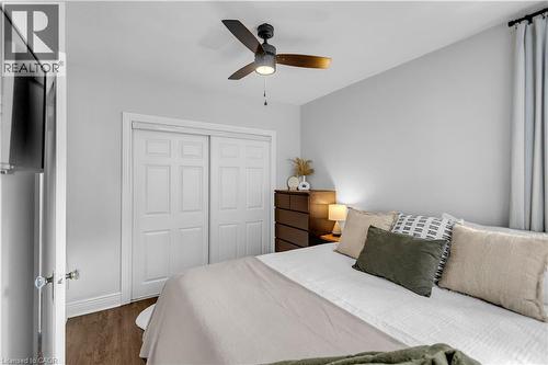 31 Scotia Avenue, Hamilton, ON - Indoor Photo Showing Bedroom