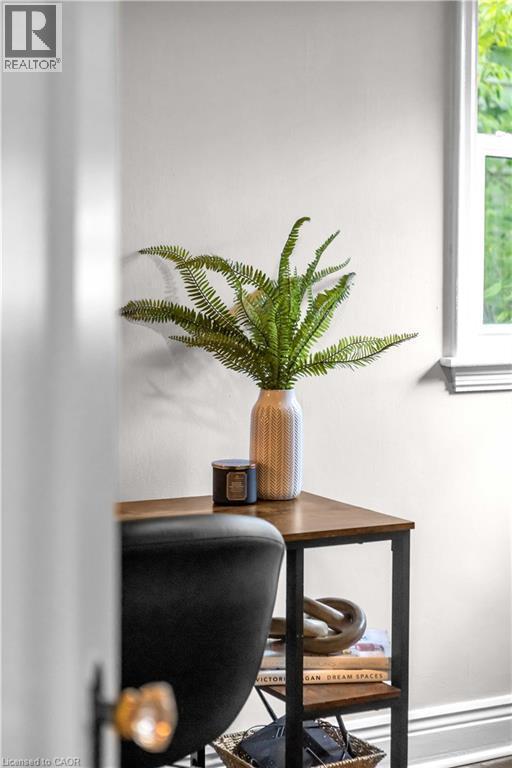 31 Scotia Avenue, Hamilton, ON - Indoor Photo Showing Other Room