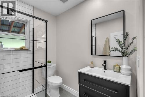 31 Scotia Avenue, Hamilton, ON - Indoor Photo Showing Bathroom