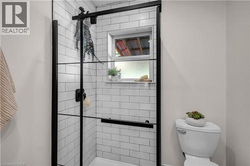 31 Scotia Avenue, Hamilton, ON - Indoor Photo Showing Bathroom