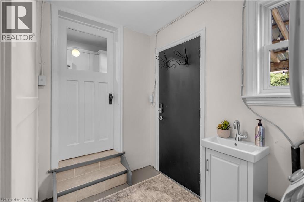 31 Scotia Avenue, Hamilton, ON - Indoor