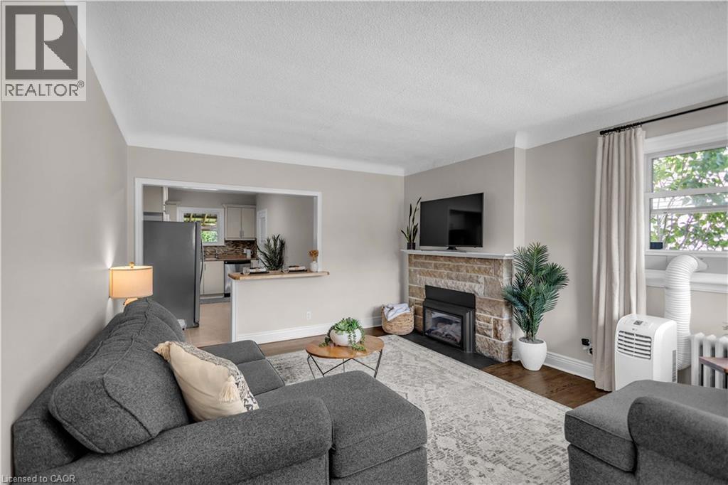 31 Scotia Avenue, Hamilton, ON - Indoor Photo Showing Living Room With Fireplace