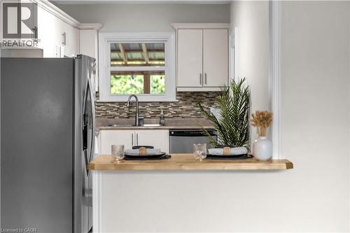 31 Scotia Avenue, Hamilton, ON - Indoor Photo Showing Kitchen
