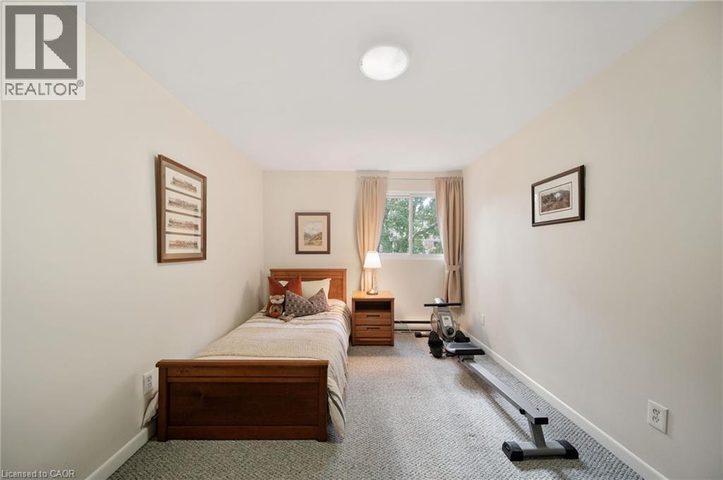 Bedroom 2 - 4 Patrice Court, Dundas, ON - Indoor Photo Showing Other Room