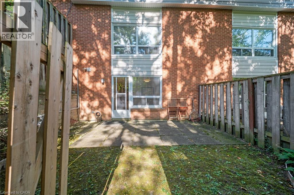 4 Patrice Court, Dundas, ON - Outdoor