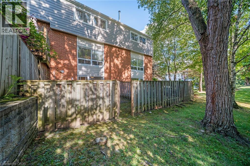 4 Patrice Court, Dundas, ON - Outdoor