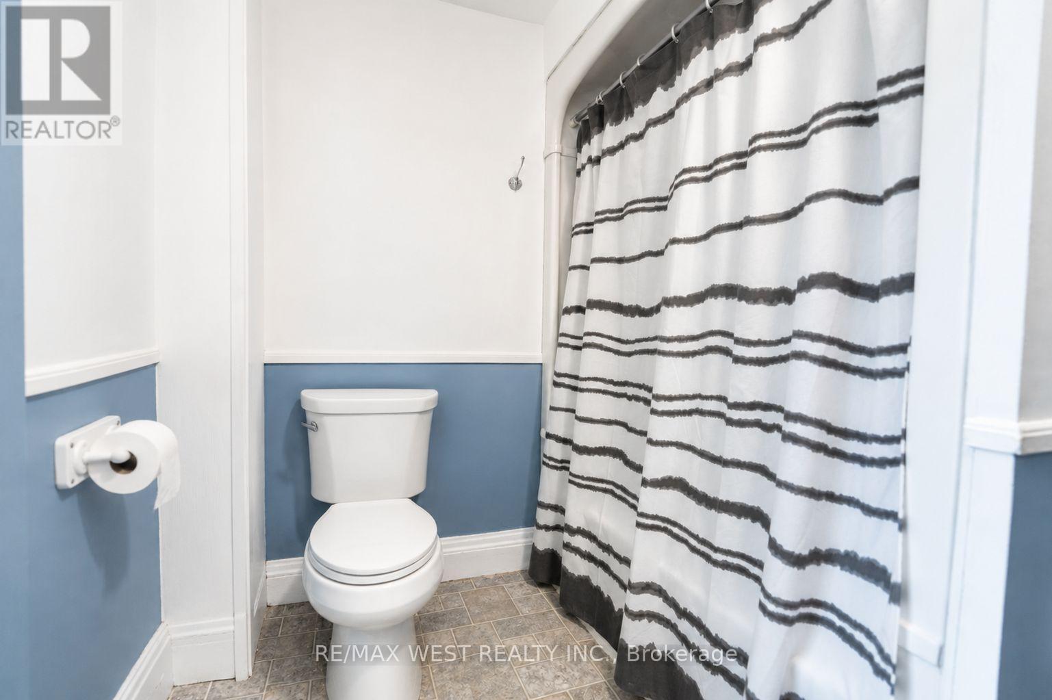 217 Hexam Street, Cambridge, ON - Indoor Photo Showing Bathroom
