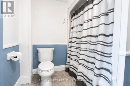 217 Hexam Street, Cambridge, ON - Indoor Photo Showing Bathroom