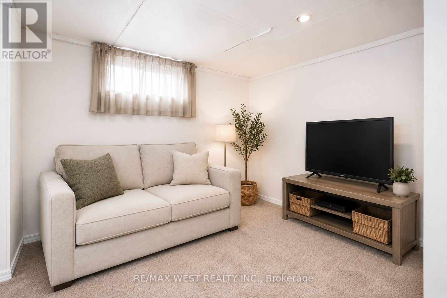 217 Hexam Street, Cambridge, ON - Indoor