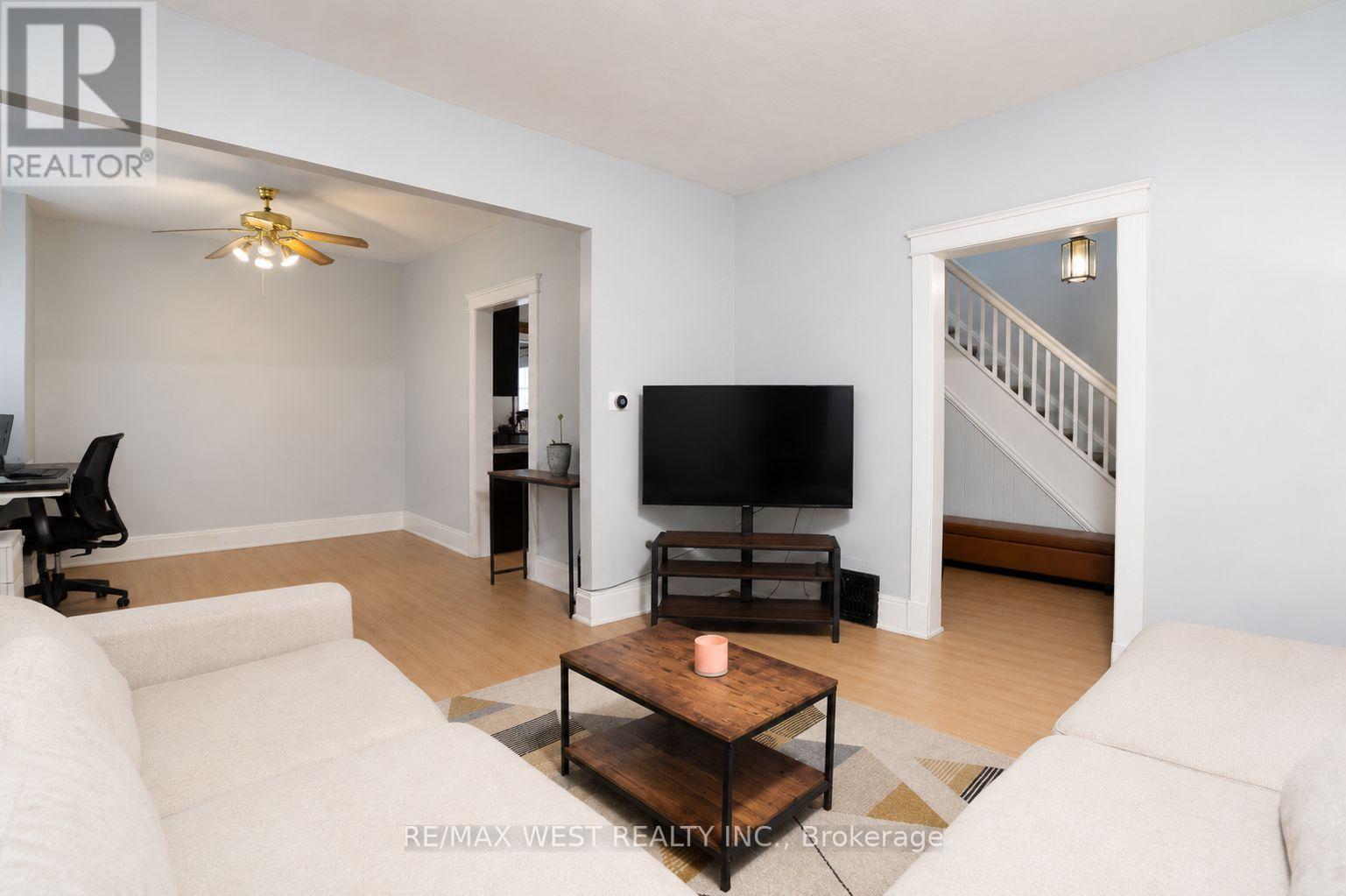 217 Hexam Street, Cambridge, ON - Indoor Photo Showing Living Room
