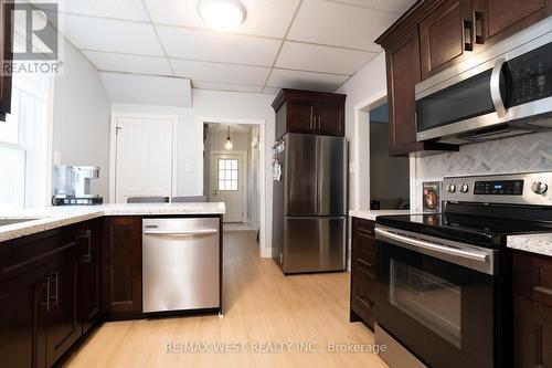 217 Hexam Street, Cambridge, ON - Indoor Photo Showing Kitchen
