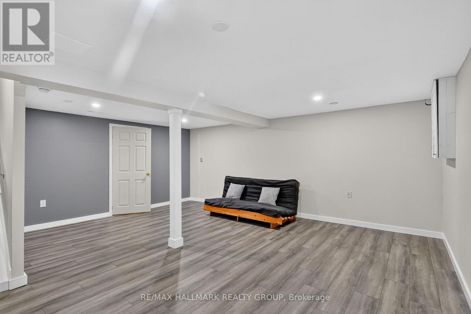 2998 Fairlea Crescent, Ottawa, ON - Indoor