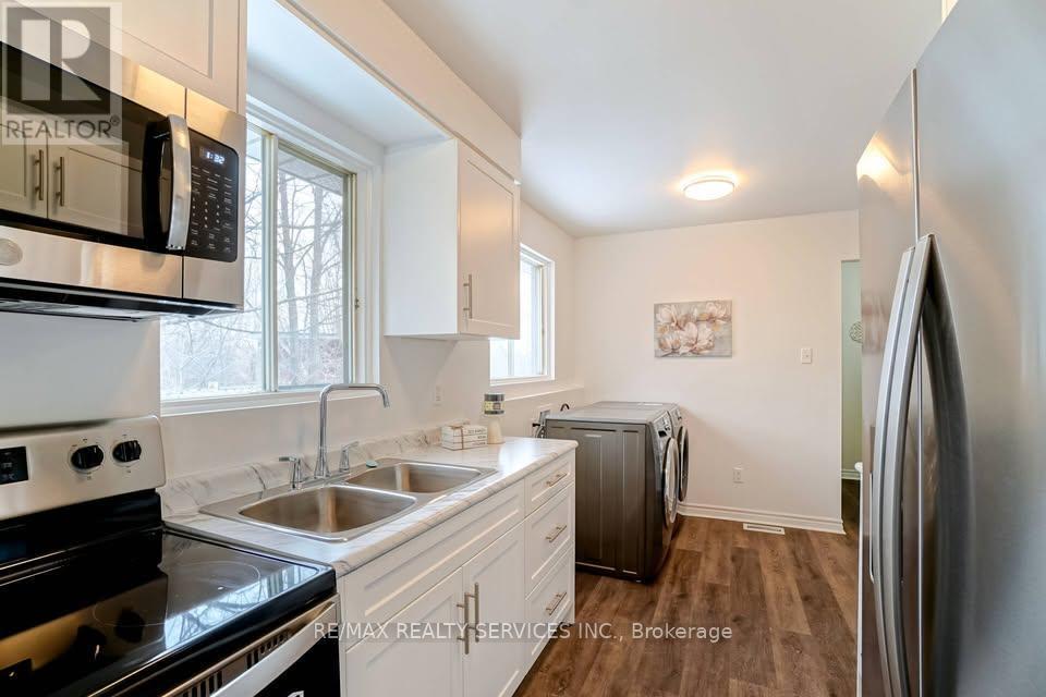 70 Montjoy Crescent, Brampton, ON - Indoor Photo Showing Kitchen With Double Sink