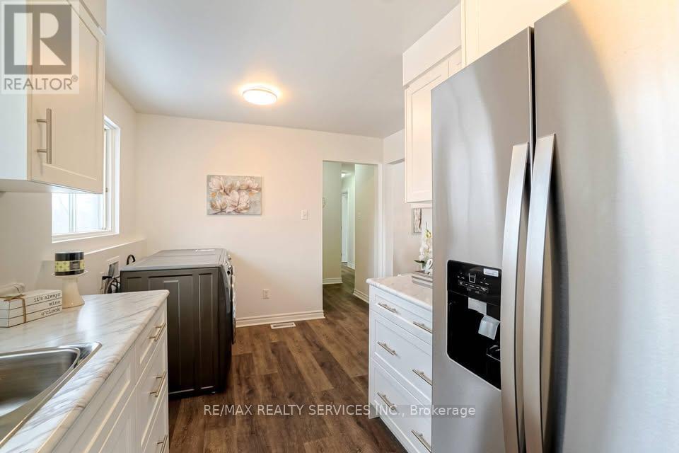 70 Montjoy Crescent, Brampton, ON - Indoor Photo Showing Kitchen