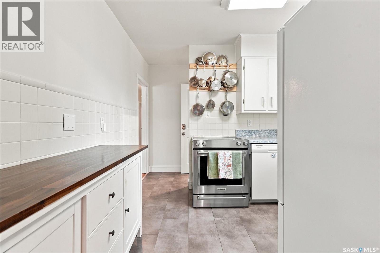 1810 Morgan Avenue, Saskatoon, SK - Indoor Photo Showing Kitchen