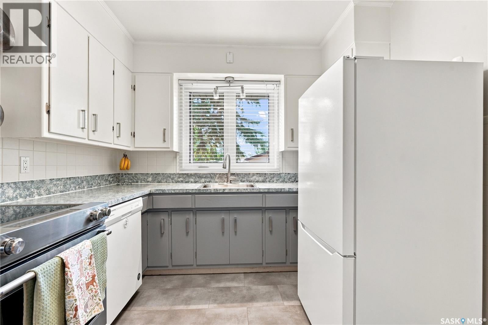 1810 Morgan Avenue, Saskatoon, SK - Indoor Photo Showing Kitchen