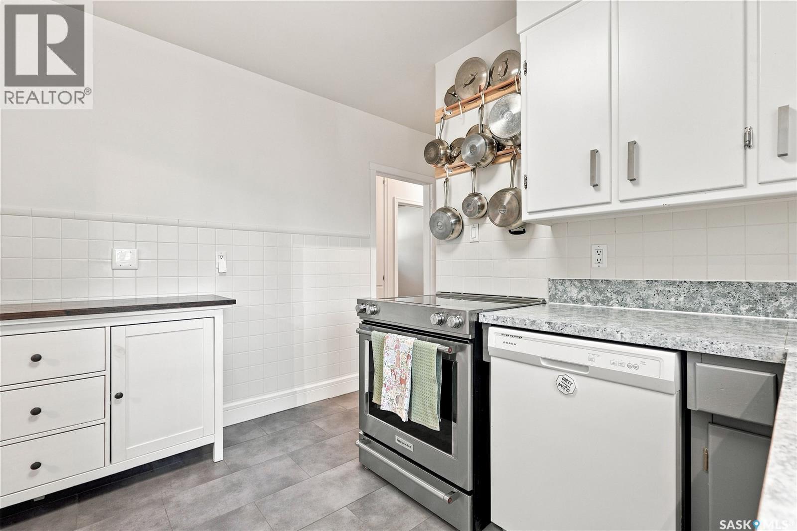 1810 Morgan Avenue, Saskatoon, SK - Indoor Photo Showing Kitchen