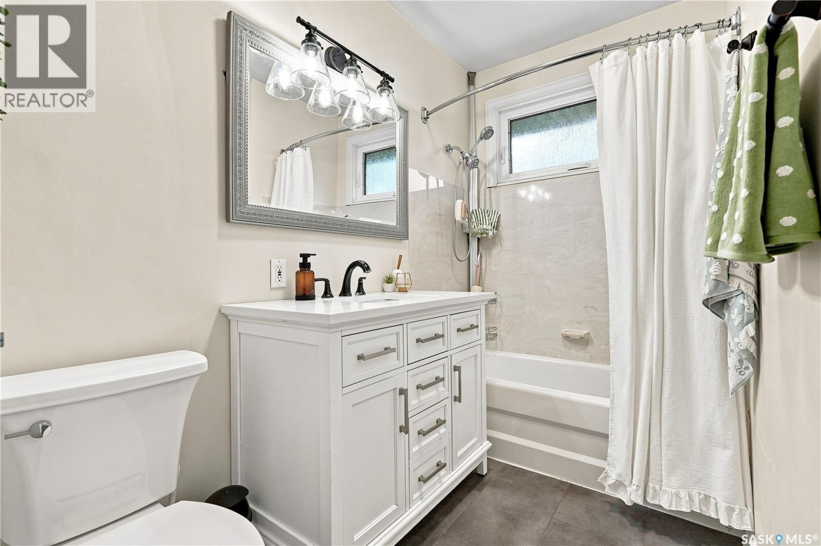 1810 Morgan Avenue, Saskatoon, SK - Indoor Photo Showing Bathroom