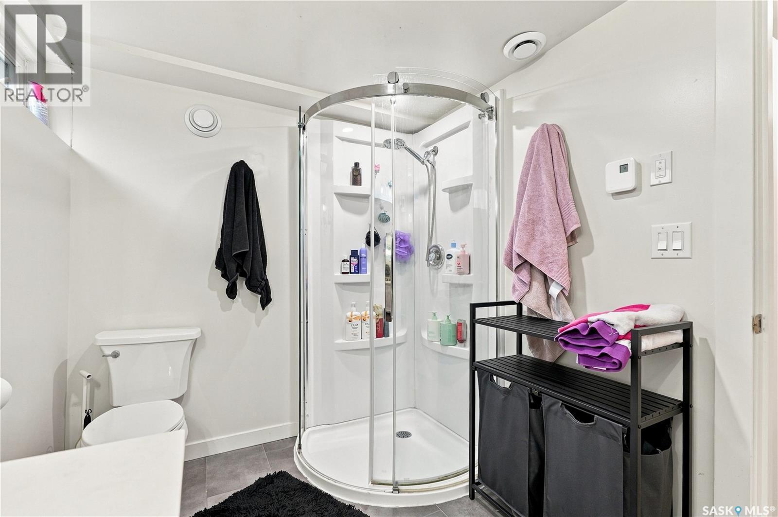 1810 Morgan Avenue, Saskatoon, SK - Indoor Photo Showing Bathroom