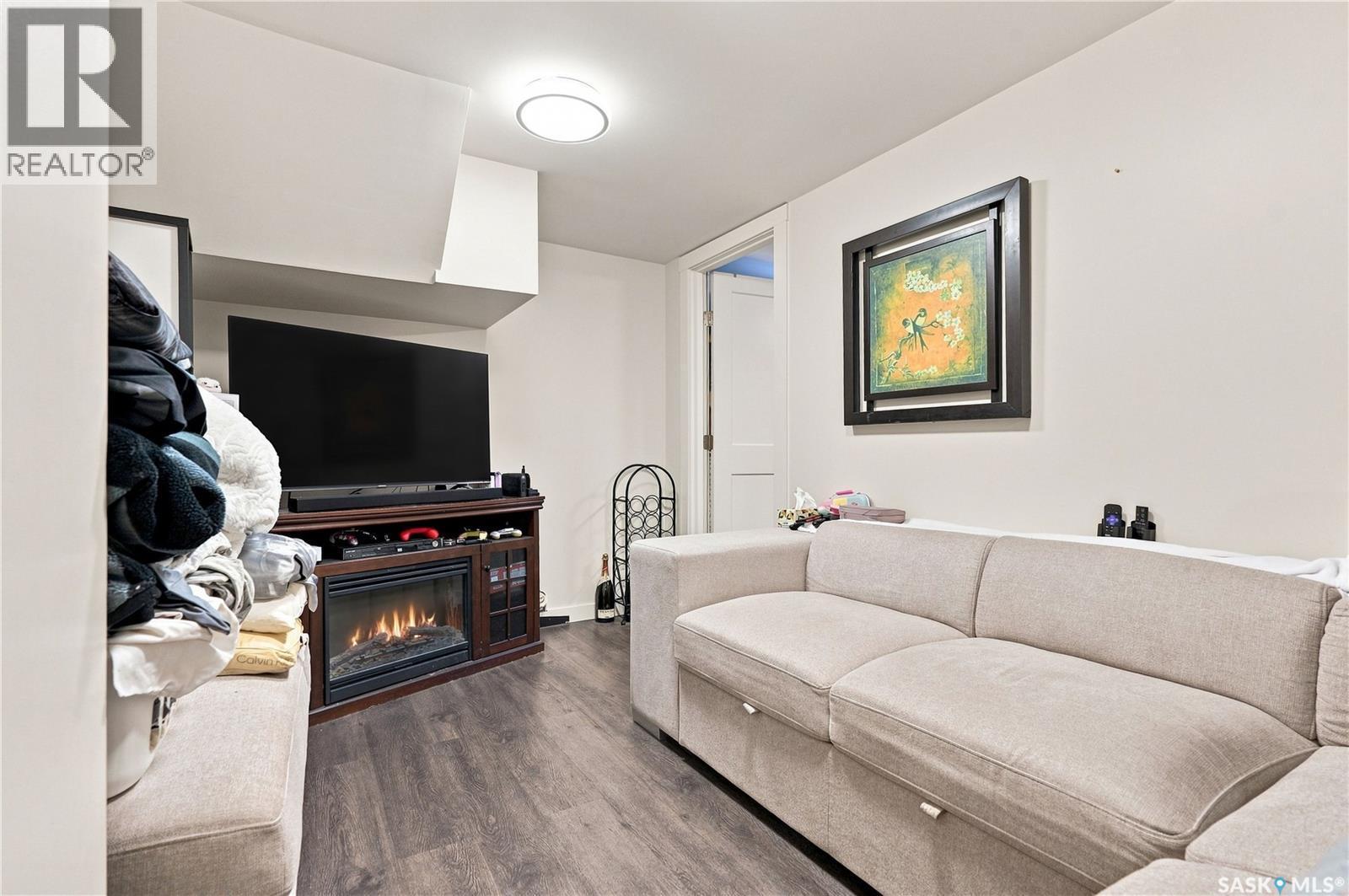 1810 Morgan Avenue, Saskatoon, SK - Indoor Photo Showing Living Room With Fireplace