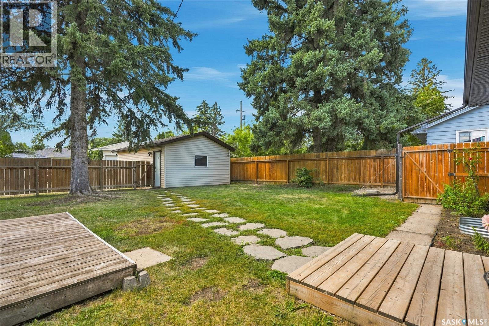 1810 Morgan Avenue, Saskatoon, SK - Outdoor With Deck Patio Veranda With Backyard