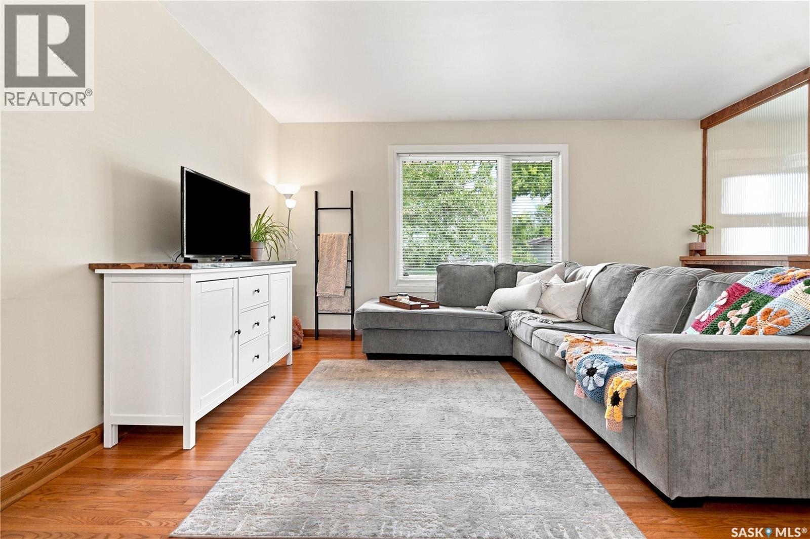 1810 Morgan Avenue, Saskatoon, SK - Indoor Photo Showing Living Room