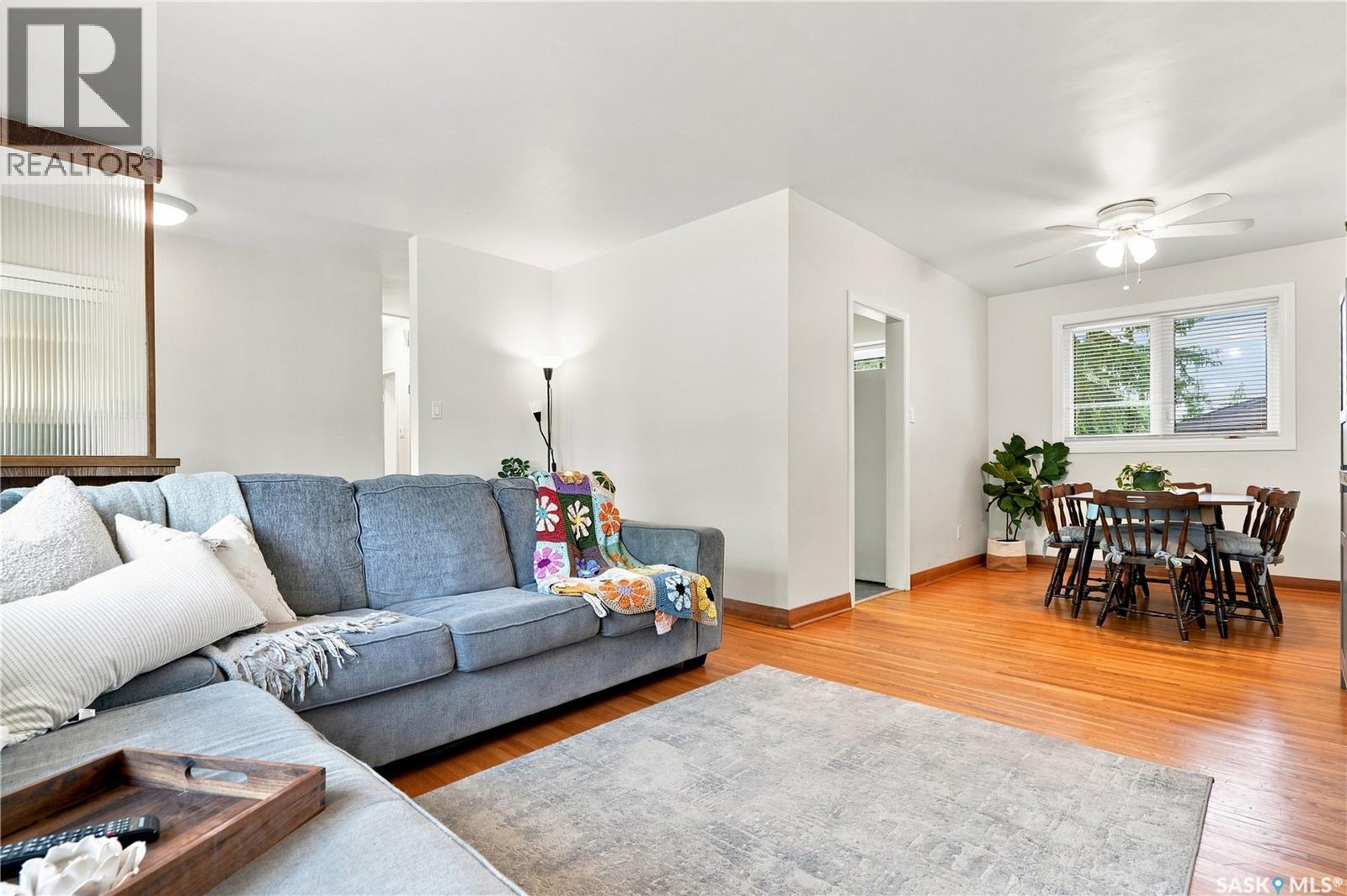 1810 Morgan Avenue, Saskatoon, SK - Indoor Photo Showing Living Room