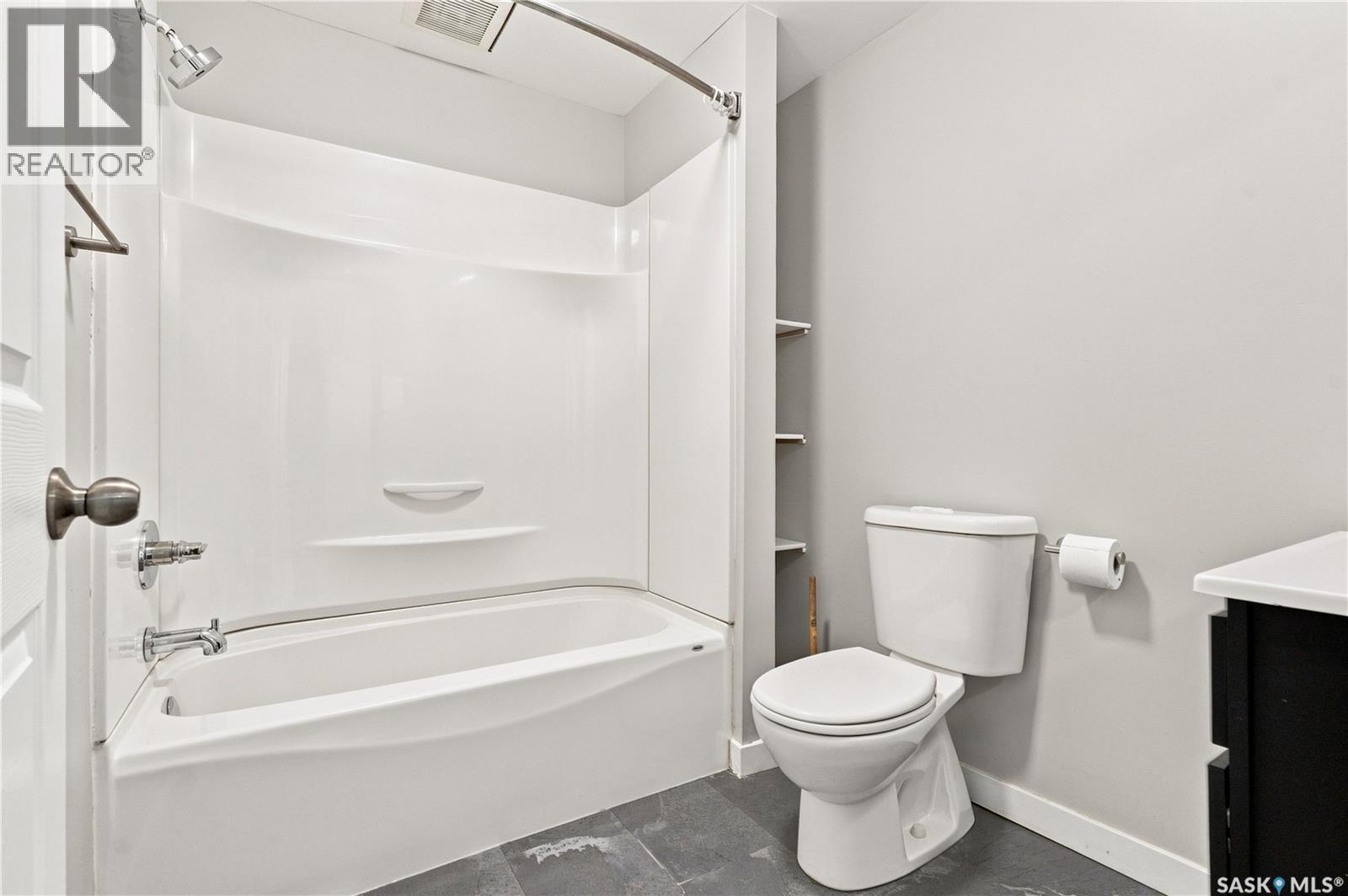 423 E Avenue S, Saskatoon, SK - Indoor Photo Showing Bathroom