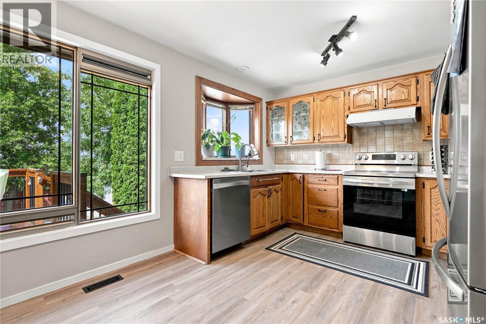 154 Delayen Crescent, Saskatoon, SK - Indoor Photo Showing Kitchen